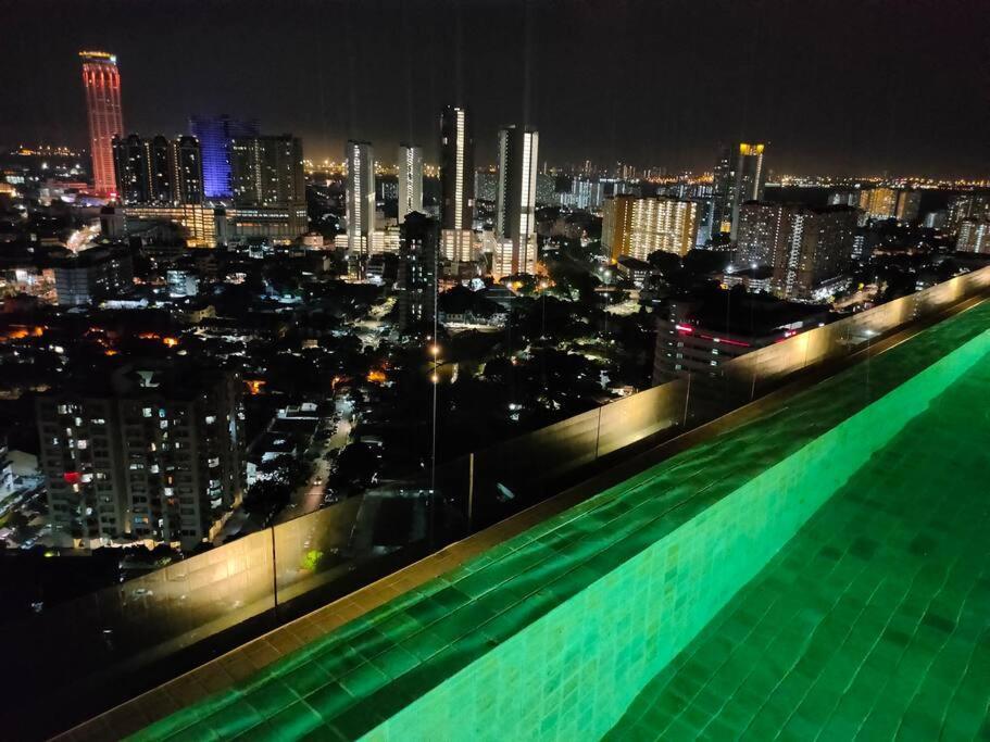 New Georgetown Stylist 2Br Homestay For 10Pax 无敌美景两房民宿 Beacon Executive Suite ภายนอก รูปภาพ