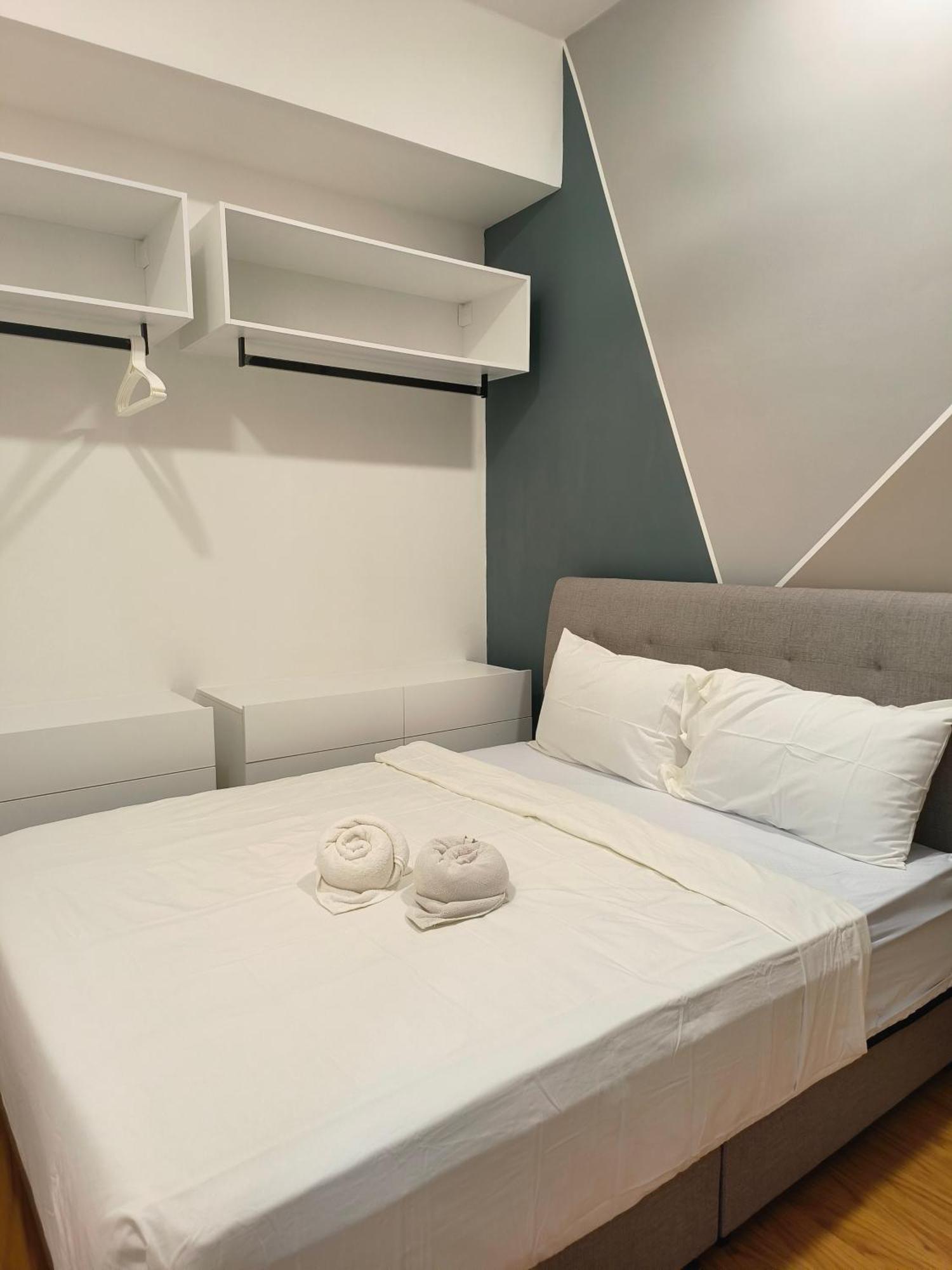 New Georgetown Stylist 2Br Homestay For 10Pax 无敌美景两房民宿 Beacon Executive Suite ภายนอก รูปภาพ